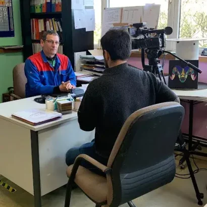 Interview pendant un tournage Interview pendant un tournage de film d'entreprise